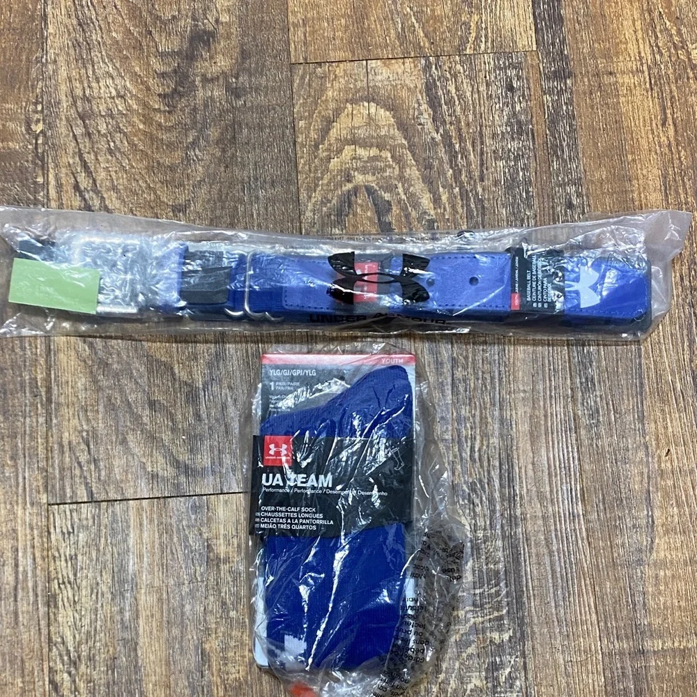 NWT Under Armour Baseball belt & Blue‎ Athletic Socks youth